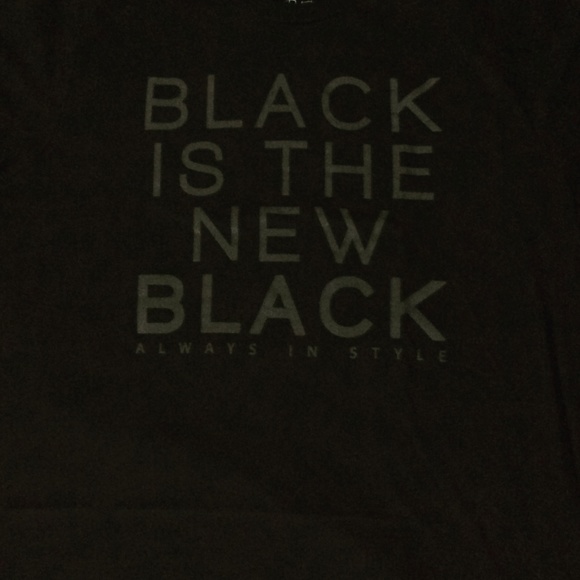 Variety of clothes and accessories - Picture 5 of 7